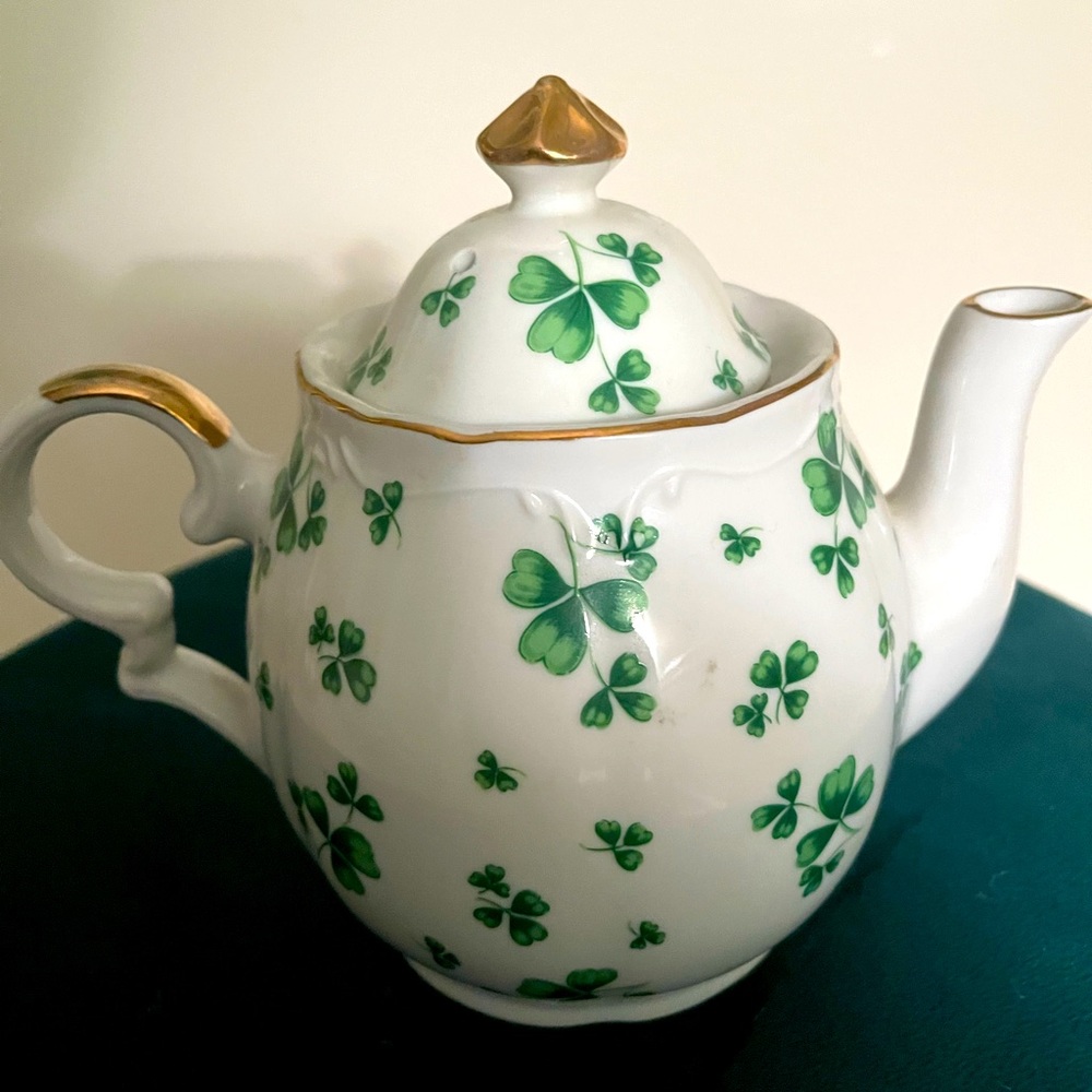 Porcelain tea pot; 4” x 5” x 3”. Hand painted shamrocks design with gold trim.